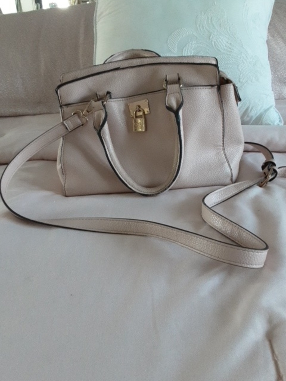 Jones New York Light PinkSatchel with Gold Lock and Adjustable Strap.